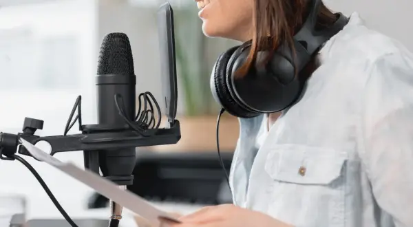 Potęga głosu w marketingu czyli jak podcasty budują autorytet w niszach lokalnych