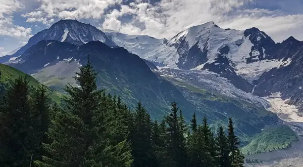 Gdzie leży Mont Blanc? Odkryj jego niezwykłą lokalizację na granicy