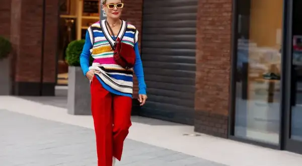 Co ubrać do czerwonych spodni, aby wyglądać stylowo i modnie?