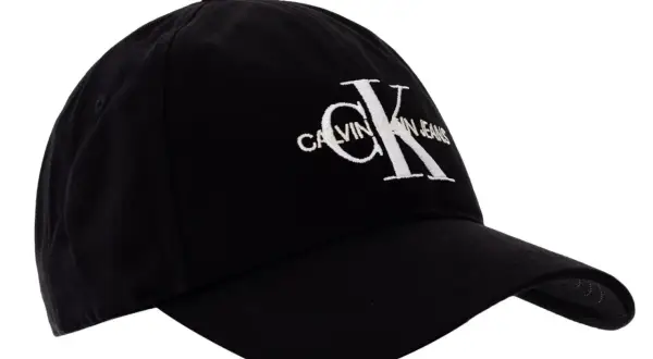 Ile kosztuje czapka Calvin Klein? Ceny od 129 do 370 zł