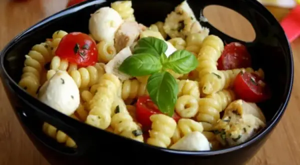 Recette salade de pâtes froide : facile et délicieuse pour l'été