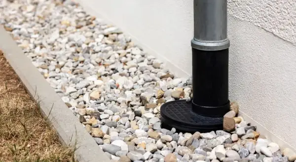 Jaki żwir do drenażu opaskowego, aby uniknąć problemów z wodą?