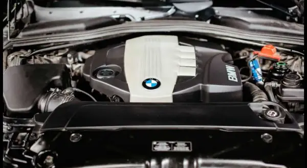 BMW E60: Jaki silnik wybrać, aby uzyskać najlepsze osiągi i ekonomię?