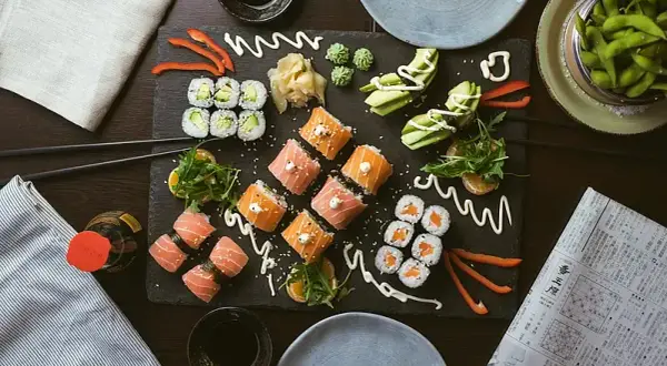 Ile kcal ma rolka sushi? Sprawdź, jak kaloryczność wpływa na twoją dietę