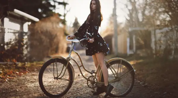 Chicas sexis en bicicleta: imágenes cautivadoras que inspiran estilo