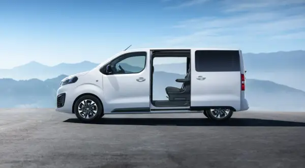 Nowy Opel Zafira: Co oferuje ten rodzinny minivan i czy warto go kupić?