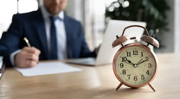 4 dniowy tydzień pracy w jakim kraju? Oto najnowsze informacje i plany