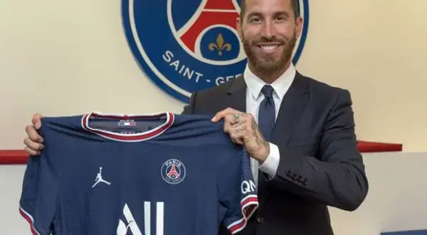 Ile zarabia Sergio Ramos? Porównanie z PSG i innymi ofertami
