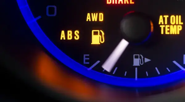 Jak odczytać kody błędów Toyota: 3 skuteczne metody diagnostyki auta