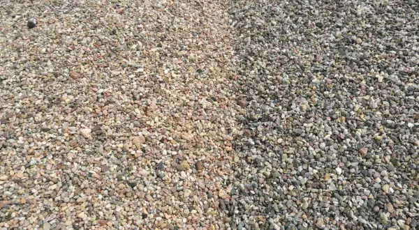 Ile naprawdę kosztuje 1 tona żwiru? Sprawdź aktualne ceny i oszczędzaj!