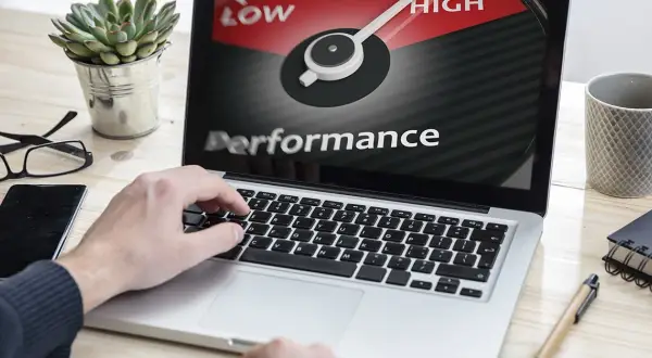 Jak zwiększyć wydajność laptopa i uniknąć frustracji z wolnym działaniem