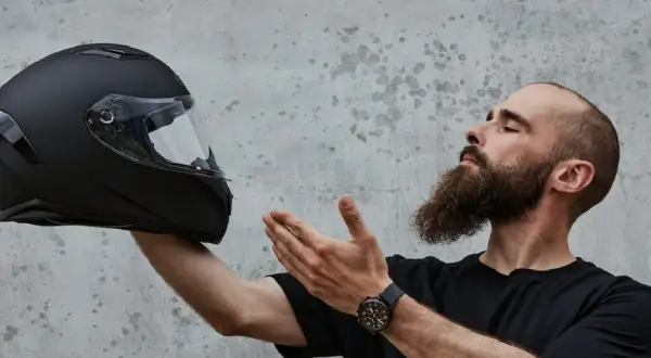 Kask ABS czy poliwęglan - co wybrać dla maksymalnego bezpieczeństwa?