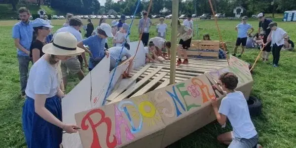 Zajęcia z młodzieżą: Jakie aktywności pomogą w rozwoju dzieci?