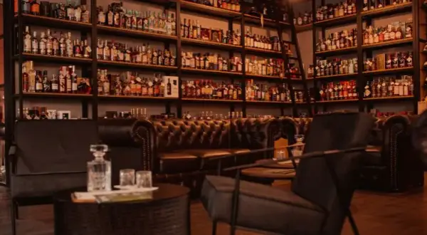 Jak pić Bombay Sapphire: odkryj wyjątkowe smaki i przepisy na drinki