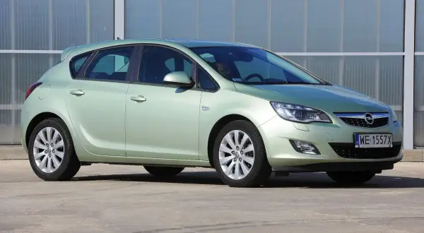 Opel Astra J jaki silnik wybrać, aby uniknąć problemów i kosztów
