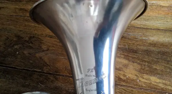 Tenor instrument dęty blaszany: odkryj jego wyjątkowe brzmienie i zastosowania