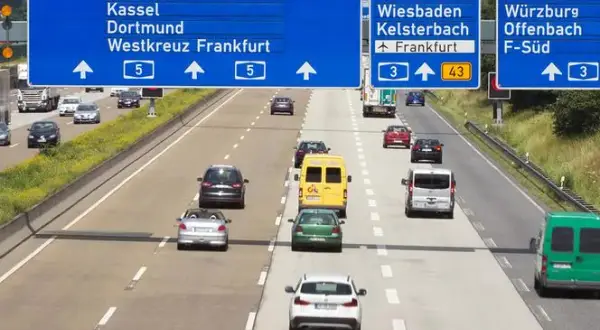 Czy autostrada w Niemczech jest płatna? Sprawdź, jak uniknąć mandatów!