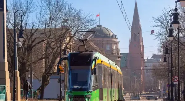 Ile zarabia kierowca tramwaju w Polsce? Zaskakujące wyniki i fakty.