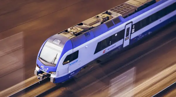 Z jaką prędkością jedzie pociąg intercity i co warto wiedzieć?