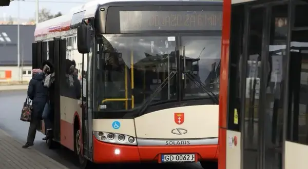 Jaki autobus na lotnisko w Gdańsku? Sprawdź najlepsze opcje transportu.