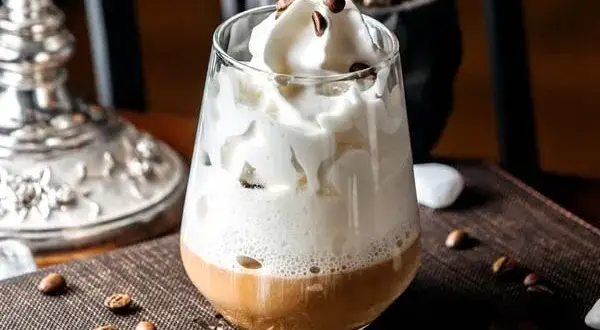 Ile kalorii ma kawa latte? Zaskakujące różnice w kaloryczności!
