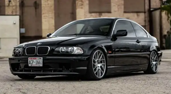 BMW E46 318i: Kluczowe informacje o osiągach, usterkach i specyfikacji
