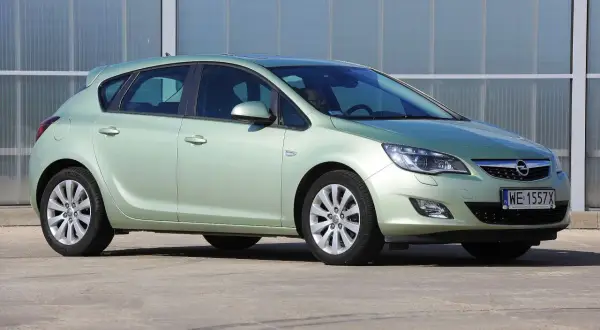 Opel Astra J jaki silnik wybrać? Porównanie silników i ich wady
