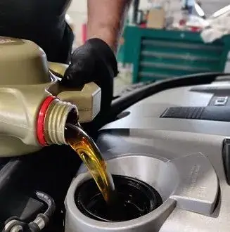 Ile naprawdę kosztuje wymiana oleju z filtrami? Sprawdź, jak nie przepłacić!