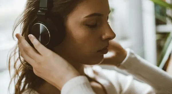 Jakie słuchawki Bluetooth wybrać? Posłuchaj ekspertów