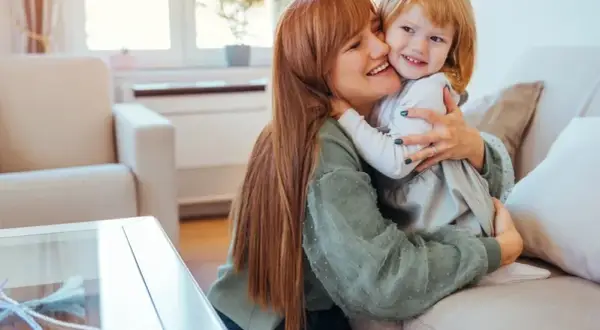 Czy samotna matka może adoptować dziecko? Poznaj fakty i prawa