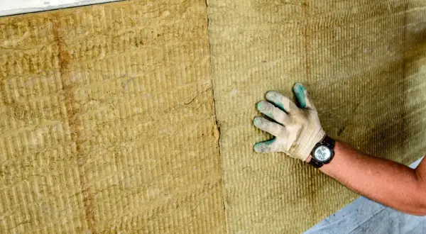 Wełna czy styropian na elewację: Porównanie i wybór materiału