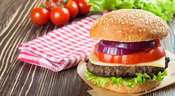 Jak zrobić domowe burgery - proste przepisy, które zachwycą smakiem
