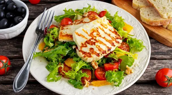 Grillowany ser halloumi z czym podawać - najlepsze połączenia smakowe