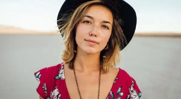 Jaki peeling do cery trądzikowej? Odkryj skuteczne i łagodne opcje