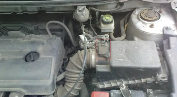 Gdzie jest czujnik temperatury Toyota Corolla E12? Lokalizacja krok po kroku