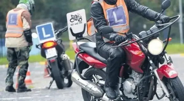 Jakie uprawnienia na motorower? Sprawdź, co musisz wiedzieć!
