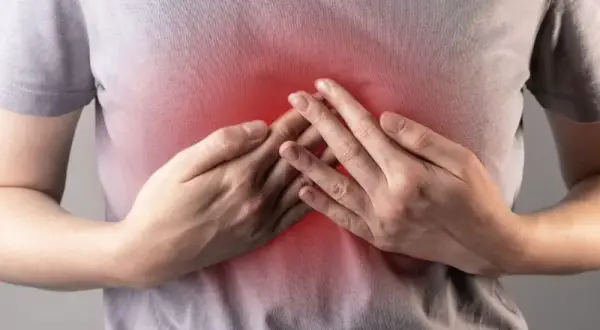 Dolor muscular en el pecho: causas, síntomas y cómo aliviarlo