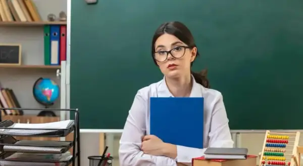 Czy nauczyciel ma prawo przesadzić ucznia? Prawa i granice interwencji