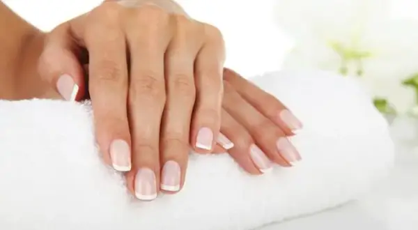 Jak malować paznokcie francuski manicure - proste kroki i wskazówki