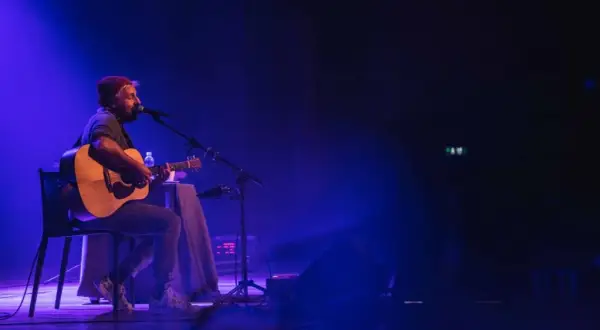 Ile trwa koncert Pawła Domagały? Czas trwania i emocje na scenie