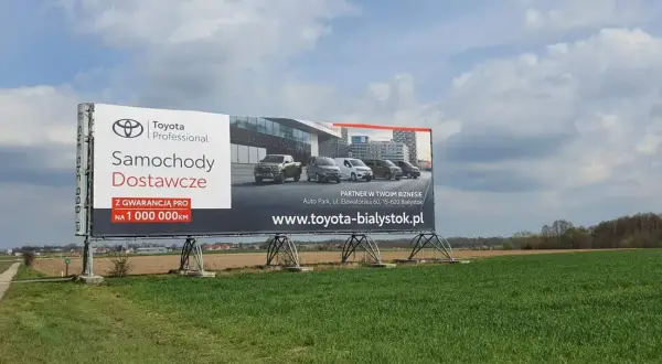 Ile kosztuje reklama przy autostradzie? Sprawdź, jak uniknąć wysokich kosztów!