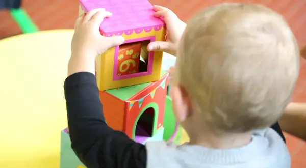 Jak długo trwa adaptacja w żłobku? Odkryj, co wpływa na czas przyzwyczajenia