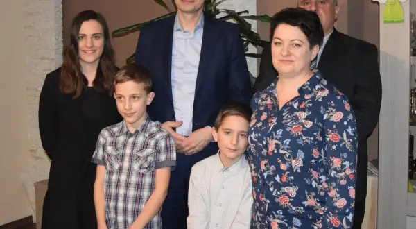 Ile dzieci ma Mateusz Morawiecki? Zaskakujące fakty o rodzinie premiera