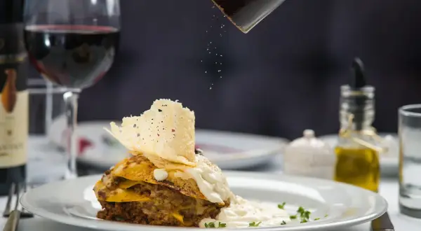Gdzie zjeść w Rynie? Odkryj najlepsze restauracje i smaki