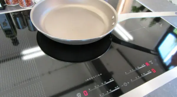 Jak odblokować kuchenkę indukcyjną Gorenje i uniknąć frustracji
