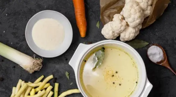 Jakie przyprawy do zupy kalafiorowej, aby uzyskać wyjątkowy smak?