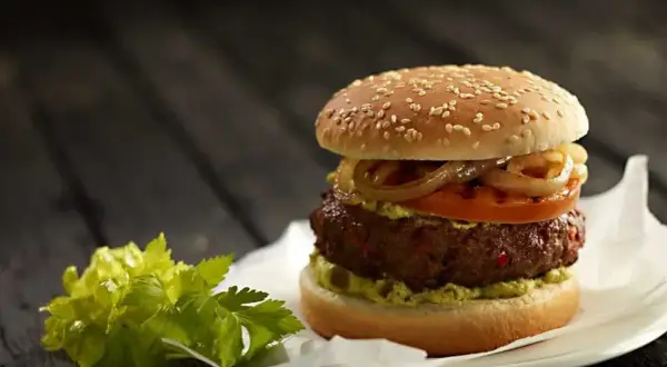 Jak smażyć burger wołowy z Lidla, aby były idealnie soczyste