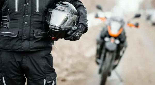 Jak zmierzyć głowę do kasku motocyklowego, aby uniknąć błędów w doborze