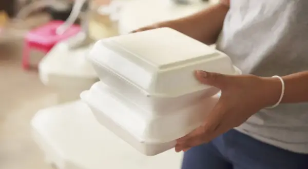 Gdzie segregować styropian, aby uniknąć problemów z recyklingiem?