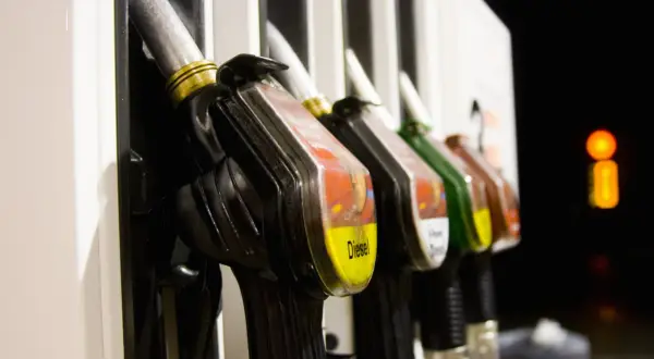 Jakie oznaczenie ma diesel? Poznaj różnice między paliwami